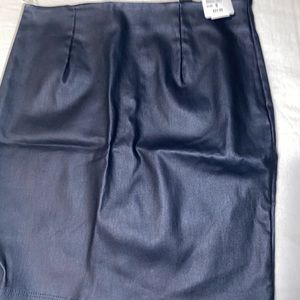 NWT WINDSOR FAUX LEATHER MINI SKIRT - SMALL